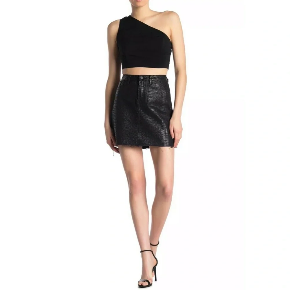 BLANKNYC Skirt Womens Size 26 Black Snake Print Coated Fray Raw Hem Mini NWT